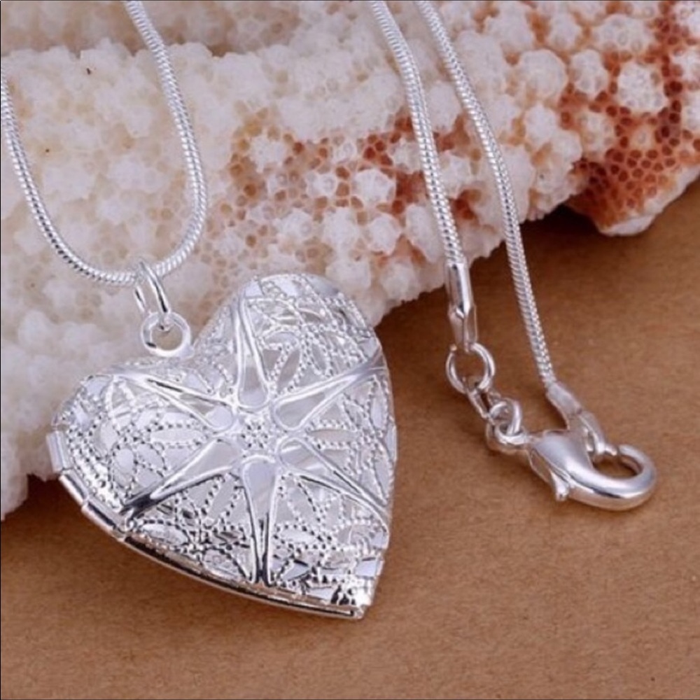 Silver Star Filigree Heart Locket Necklace New in Organza Gift Pouch